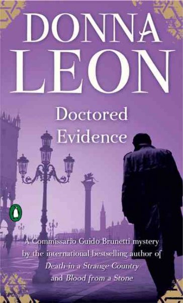 Doctored evidence / Donna Leon.