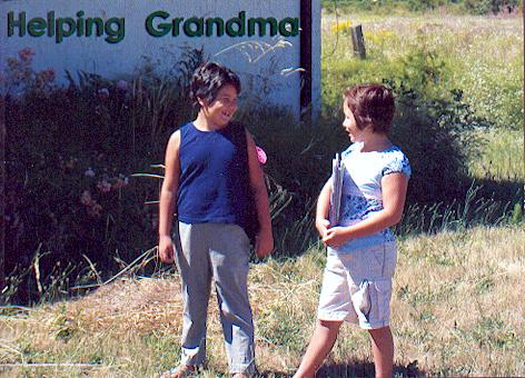 Helping Grandma / Lorraine Adams, Lynn Bruvold